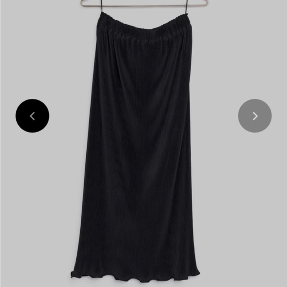 The CALLIOPI skirt in black! See pic for measurements & details! NEW!!!